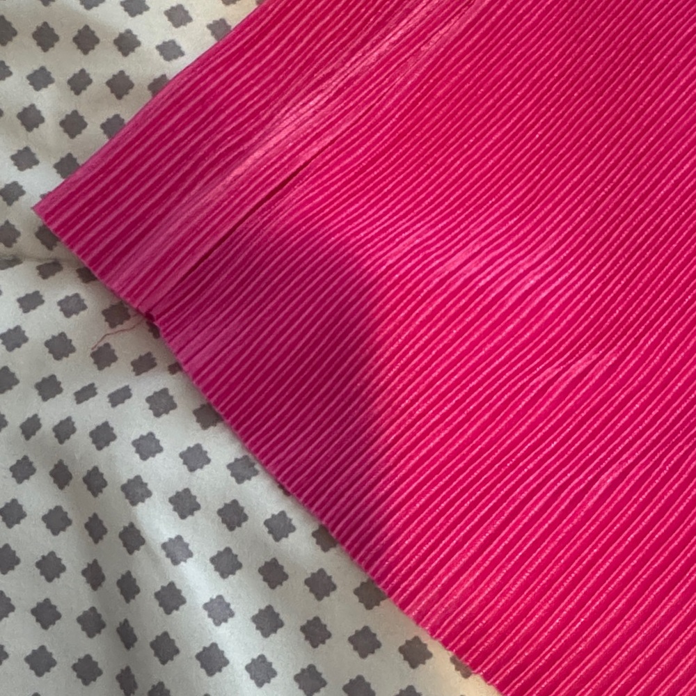 Pink Pleated Set of Crop Top and Pants - Picture 9 of 9